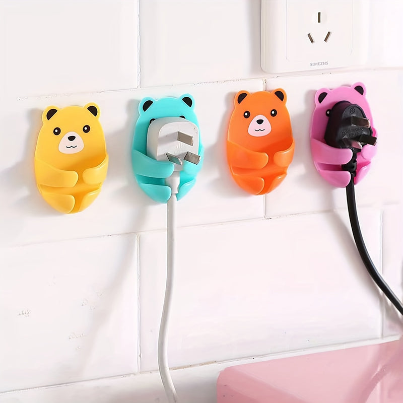 4-Pack Soporte de tira de poder de oso de dibujos animados montado en la pared, fuerte organizador de cable adhesivo, fácil instalación de almacenamiento de enchufe de salida de cocina, ganchos prácticos, estilo de moda, material de plástico, ganchos de