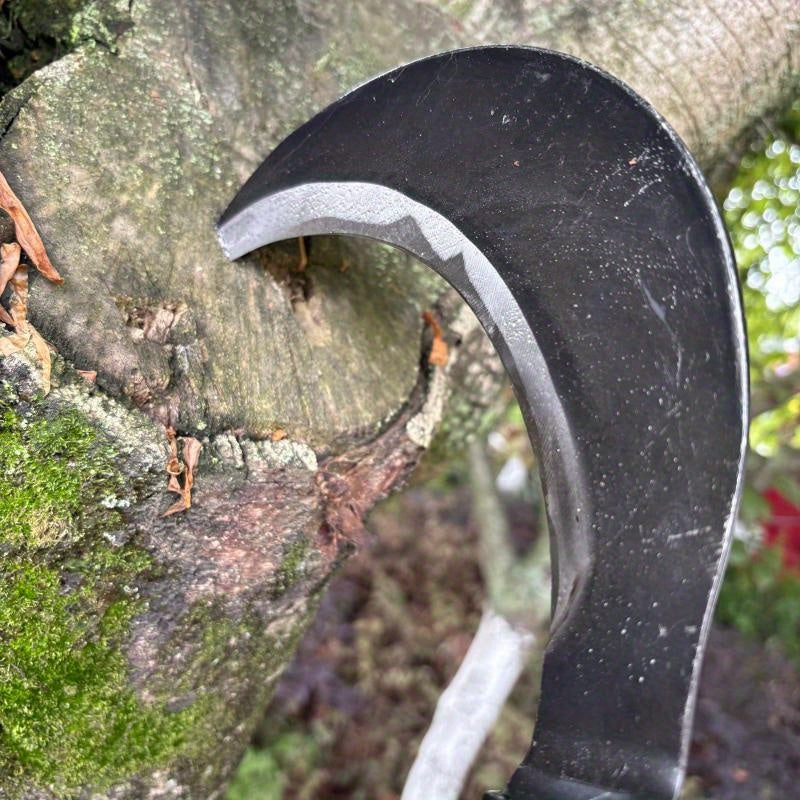 Guadaña de Acero Curvado Reforzada para Corte de Hierba, Tala de Bambú y Recolección de Jade Artificial - Herramienta Esencial para Jardinería y Poda