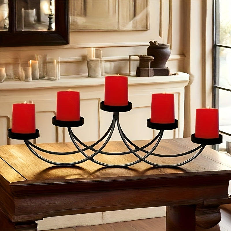Cinco Soportes de Velas Negras, Soportes de Velas de Metal con un Tema de Hogar, Acabados con Pintura, Adecuados para Instalación en Mesas, Decoración Elegante para Comedores y Salas de Estar.