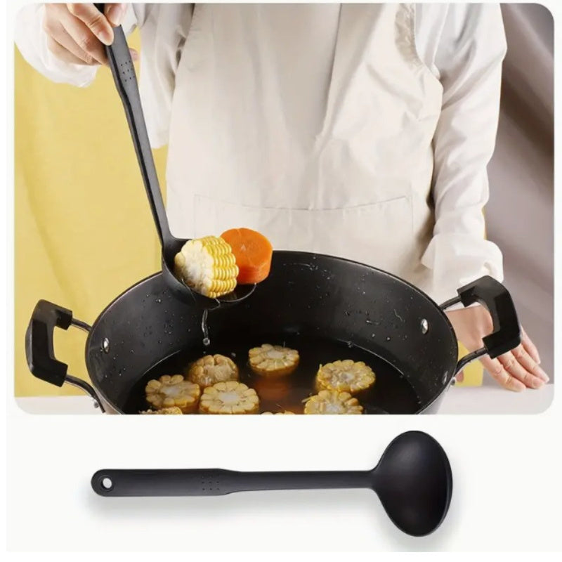 1pc Cucharón de Sopa Ergonómico de Nylon - Antiadherente, Mango Largo para Sopas, Salsas y Mezclar - Utensilio de Cocina Duradero con Almacenamiento Colgante