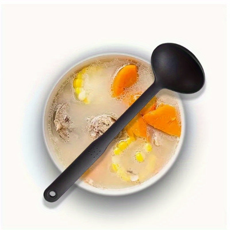 1pc Cucharón de Sopa Ergonómico de Nylon - Antiadherente, Mango Largo para Sopas, Salsas y Mezclar - Utensilio de Cocina Duradero con Almacenamiento Colgante