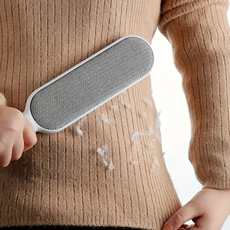 Una cepillo de doble lado para recoger pelo de mascotas y polvo, diseñado para limpieza electrostática manual. Hecho de polipropileno duradero, se puede utilizar en ropa, sofás, muebles, ropa de cama y alfombras sin necesidad de electricidad.