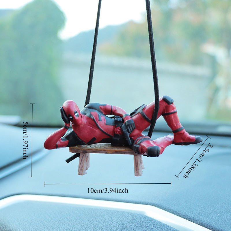 Espejo retrovisor de coche con colgante de dibujos animados MARVEL Deadpool - Figura de acción roja y negra con espada, decoración interior de coche duradera de PVC, regalo perfecto para fanáticos de Marvel, decoraciones de coche, diseño juguetón, constr
