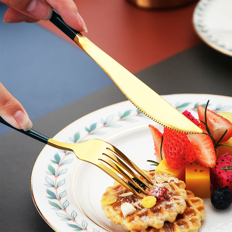 Juego de Cubiertos de Acero Inoxidable de 4 Piezas con Mangos Elegantes en Verde Uva - Incluye Cuchillo, Tenedor, Cuchara y Palillos - Perfecto para Picnics al Aire Libre, Camping y Uso Diario - Viene en un Elegante Estuche Portátil