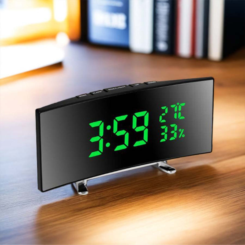 1 pieza, reloj despertador LED multifuncional de 6,6 pulgadas con pantalla grande curva - El reloj puede mostrar la hora, la temperatura y la humedad, enchufar para usar/tres baterías AA (solo con batería, la pantalla se apagará automáticamente)