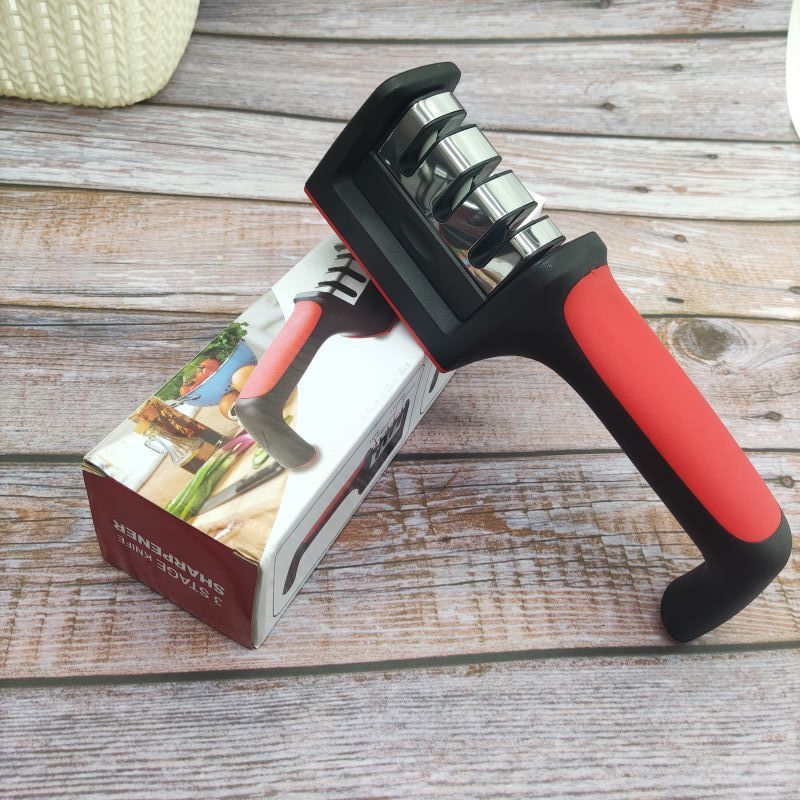 Afilar cuchillos manual de 3 etapas con mango rojo y negro - Acero inoxidable duradero para uso doméstico, esencial de cocina, estación de afilado de cuchillos | Herramienta de cocina moderna | Construcción duradera, afilador de cuchillos para el hogar