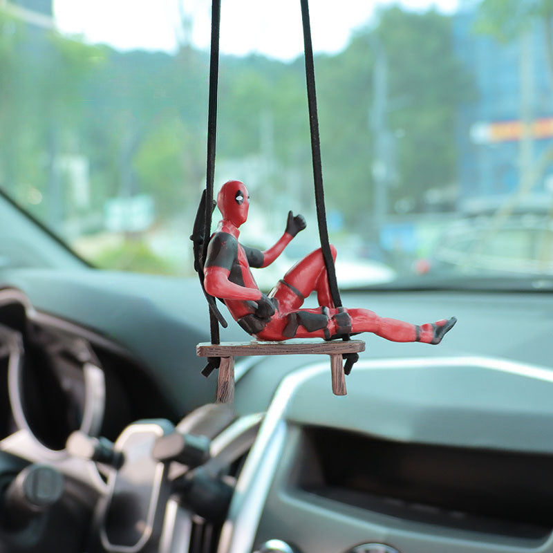 Espejo retrovisor de coche con colgante de dibujos animados MARVEL Deadpool - Figura de acción roja y negra con espada, decoración interior de coche duradera de PVC, regalo perfecto para fanáticos de Marvel, decoraciones de coche, diseño juguetón, constr