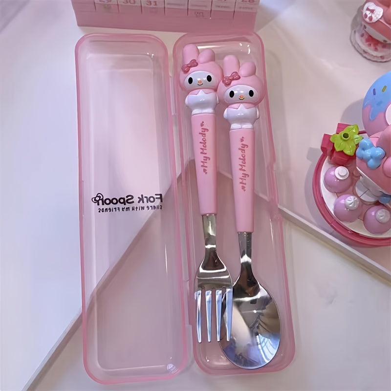 Juego de Cubiertos de Acero Inoxidable de Sanrio con Dibujos Animados 2pcs - Tenedor y Cuchara Portátiles con Mangos de Personajes Adorables para Uso en la Comida y la Cocina