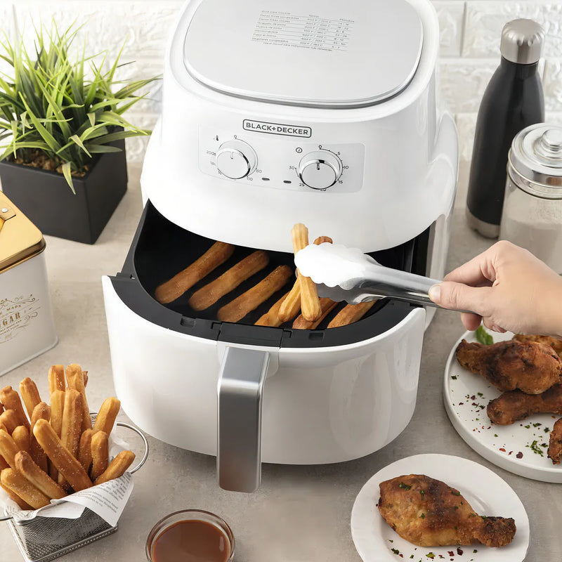 Freidora De Aire Black And Decker 4.5 Litros Hf4004w Blanco