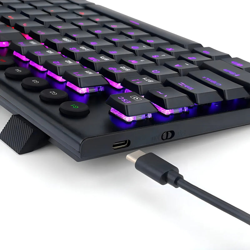 Teclado Redragon Horus QWERTY Red Ultra low profile español latinoamérica color negro con luz RGB