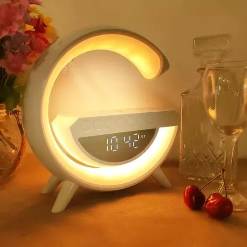 Parlante Bluetooth Con Luz Rgb Y Carga Inalámbrica + Reloj Blanco