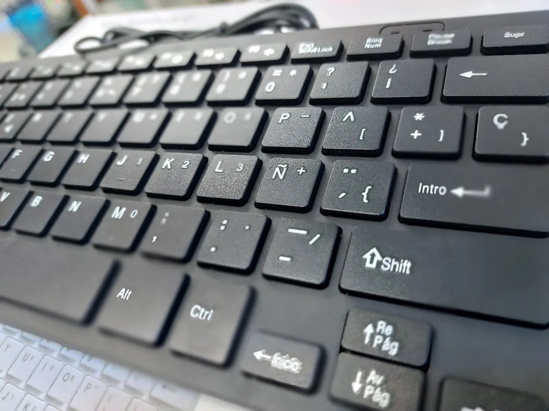 Teclado Alámbrico Aaa-1000 Compatible Con Windows Y Mac Color del teclado Negro