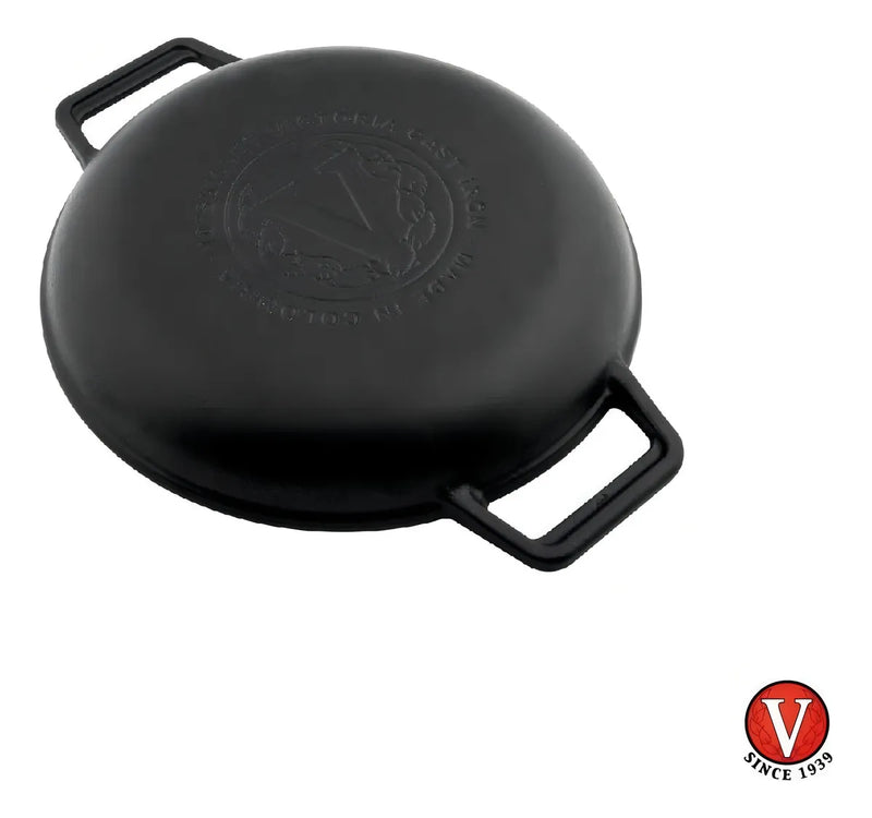 Sarten 10 D/asa (flat) De Hierro Fundido Esmaltado Victoria Color Negro
