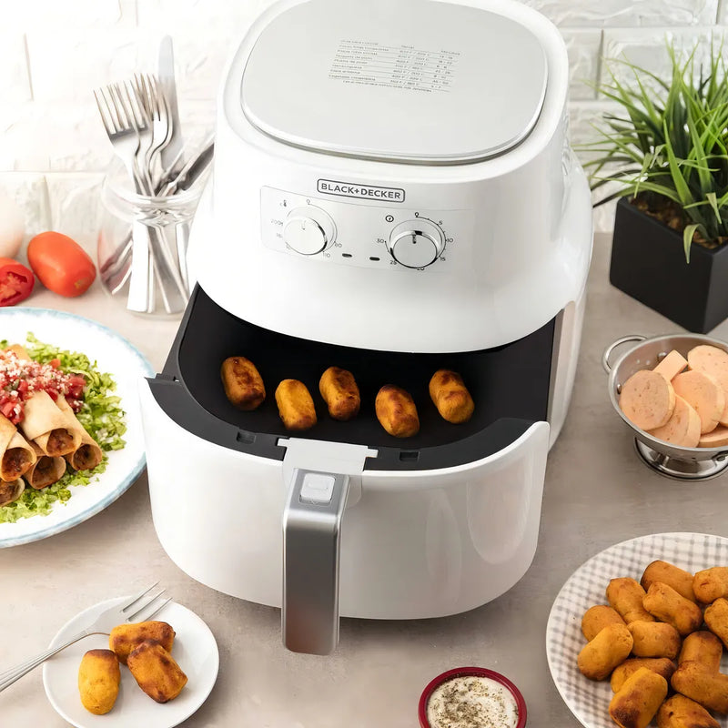 Freidora De Aire Black And Decker 4.5 Litros Hf4004w Blanco