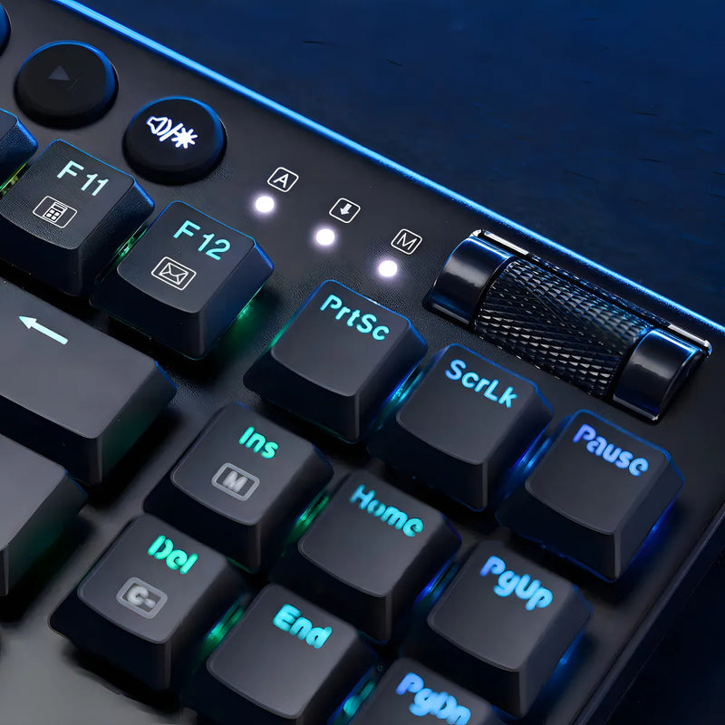 Teclado Redragon Horus QWERTY Red Ultra low profile español latinoamérica color negro con luz RGB