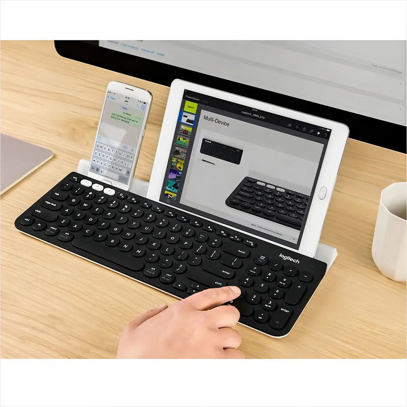 Teclado bluetooth Logitech QWERTY español latinoamérica color negro y blanco