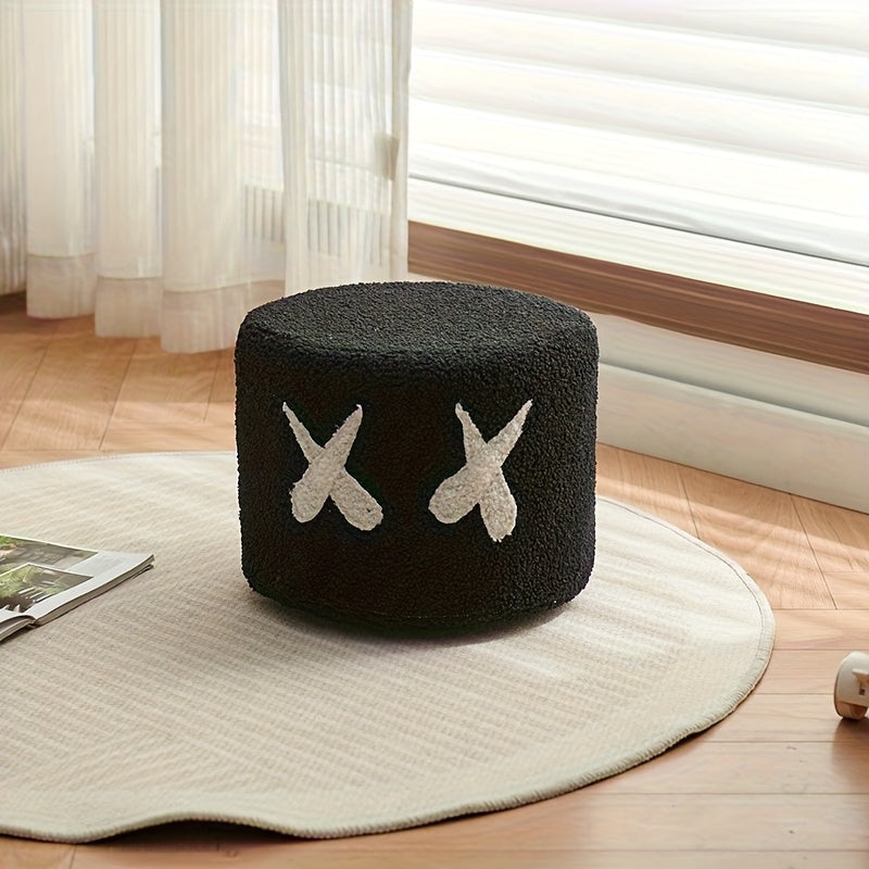 Un taburete redondo de madera maciza removible y lavable, un pequeño taburete para uso doméstico, un taburete creativo con cara feliz en piel de cordero para cambiar zapatos
