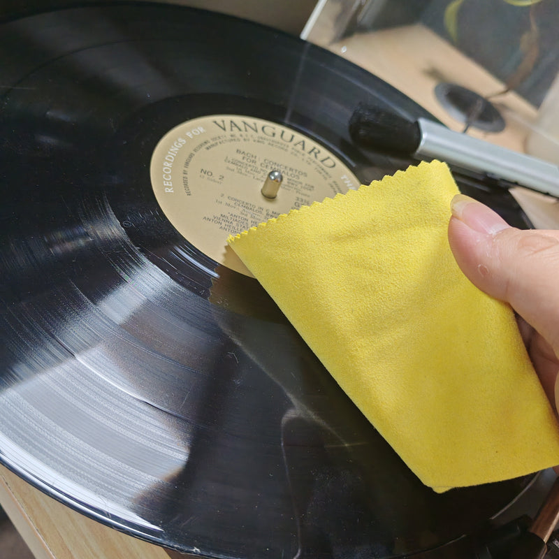 Kit de limpieza de discos de vinilo con cepillo ajustable y retraíble y paño de limpieza, limpiador activo de 60 ml, no deja marcas en los discos.