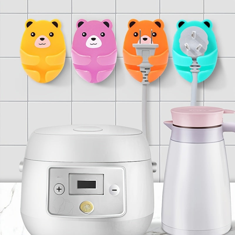 4-Pack Soporte de tira de poder de oso de dibujos animados montado en la pared, fuerte organizador de cable adhesivo, fácil instalación de almacenamiento de enchufe de salida de cocina, ganchos prácticos, estilo de moda, material de plástico, ganchos de