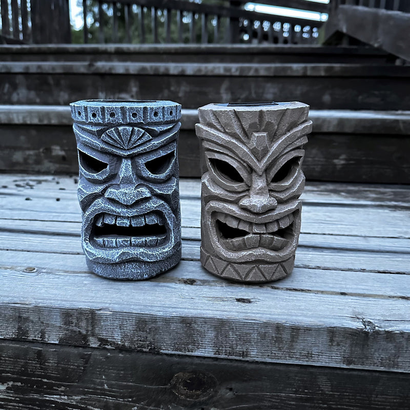 XXOASIS Luz de Estatua Tiki con Energía Solar - Diseño de Tótem Hawaiano con Ojos Luminosos, Decoración de Jardín en Resina Roja y Negra para Césped, Patio, Porche, Estanque y Ocasiones Festivas, Regalo de Iluminación Exterior Recargable, Decoraciones pa