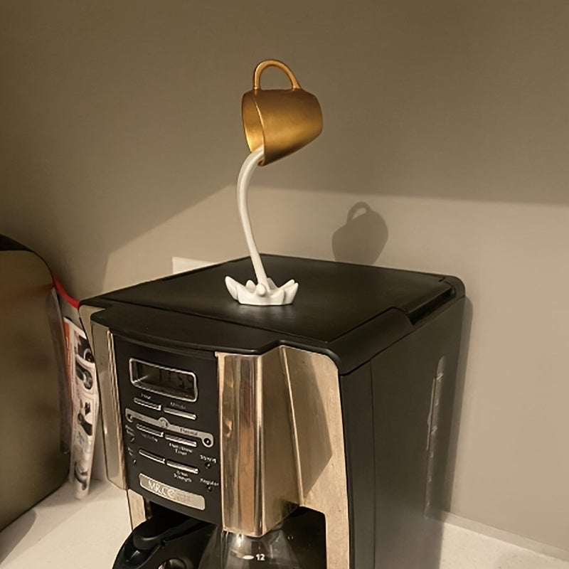 1pieza de escultura de taza de café 3D de resina, decoración de taza de café colgante colorida, diseño divertido de rebosamiento adecuado para decoración de cocina y sala de estar, adorno de arte de escritorio.