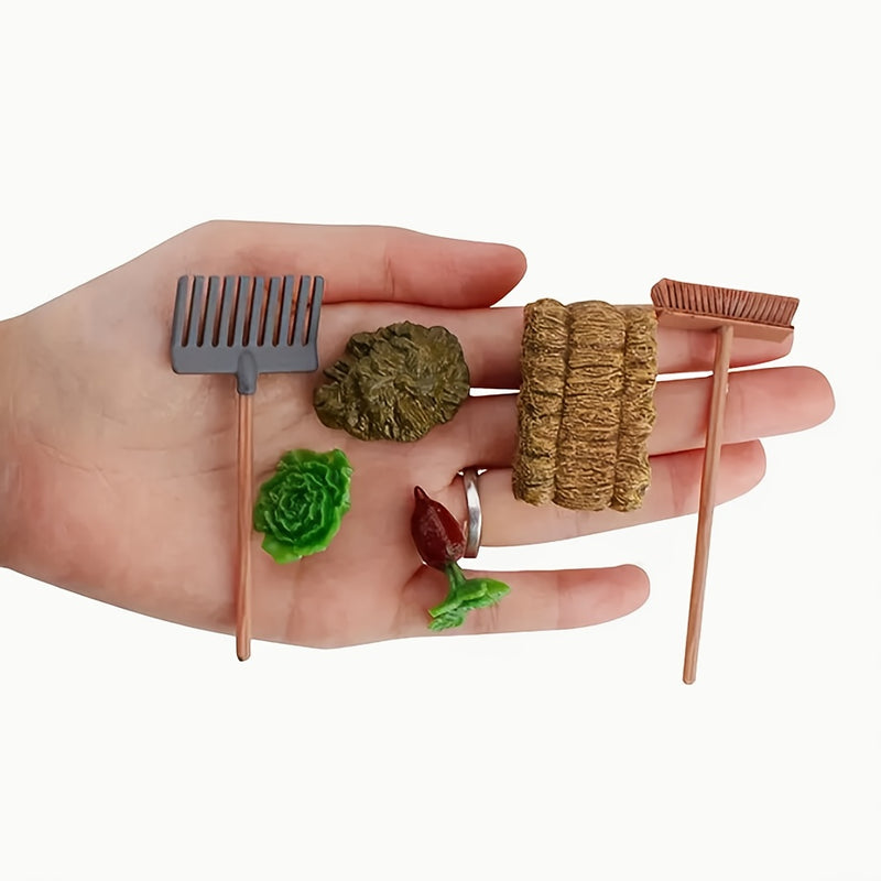 Juego de Jardín Mini Granja de 7 Piezas con Pala de Plástico, Rastrillo y Cortacésped - Incluye Modelos de Verduras para Decoración de Plantación Exterior