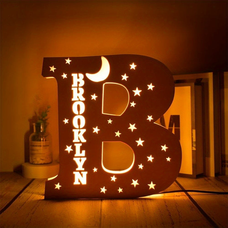 1pieza Personalizado Madera Colgante Regalo, Letra de Luz de Nombre Personalizado, Interfaz USB, 26 Letras para Elegir, Adecuado para Dormitorio, Escritorio, Decoración de Bodas, Regalo Perfecto para Parejas, Hijos, Hijas y Amigos en Pascua, Día de San V