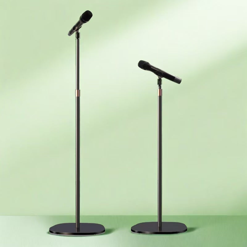 Soporte de micrófono ajustable para voces, discursos y presentaciones, con modificaciones de altura y ángulo.