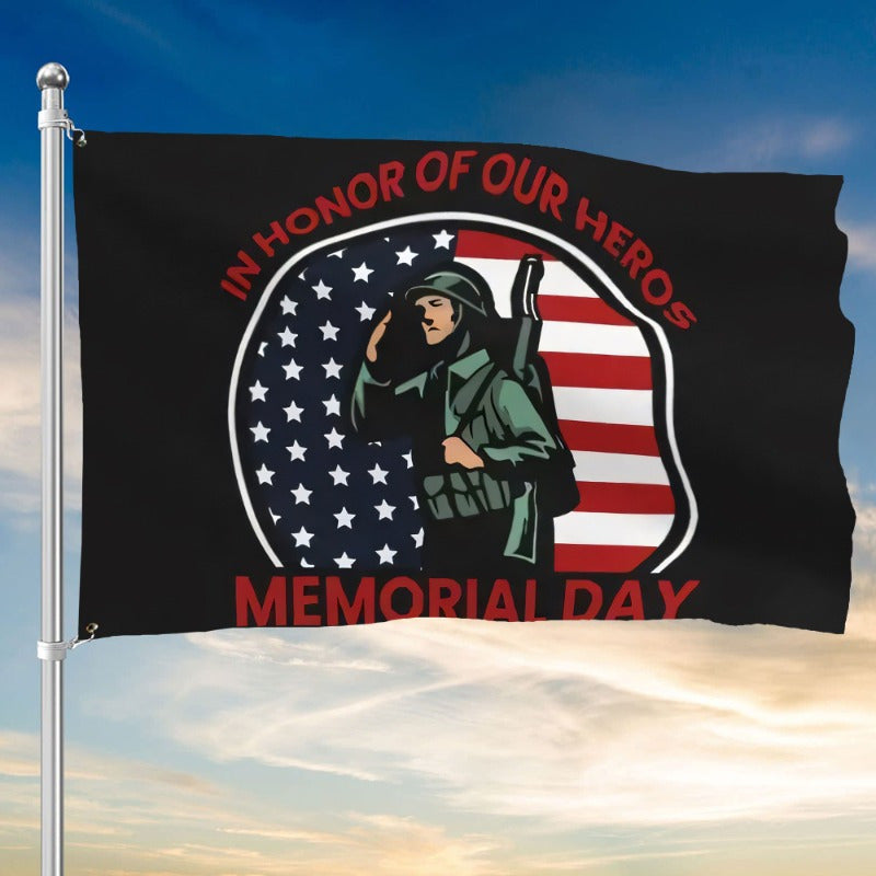 1 pieza de bandera de bandera de Día de los Caídos Patriótica 3x5 pies - "En honor a nuestros héroes" con soldado salutando y diseño de bandera estadounidense, tejido de poliéster duradero para decoraciones al aire libre y celebraciones, decoraciones de