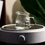 1 jarrita de vidrio mini con pico inclinado - apta para microondas, taza reutilizable para café, salsas, miel y jarabe - ideal para uso en casa y restaurante, resistente al calor, duradera y fácil de limpiar