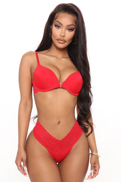 Como por arte de magia, tanga de encaje - rojo