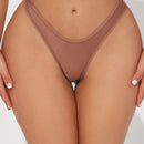 Tanga de microfibra ligera como una pluma - Moca.