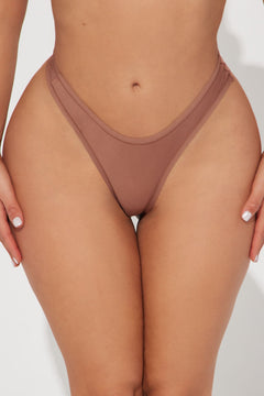 Tanga de microfibra ligera como una pluma - Moca.