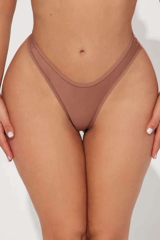 Tanga de microfibra ligera como una pluma - Moca.