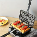 Máquina para hacer waffles doble - Parrilla de metal resistente sin electricidad con rejilla de 8 secciones, mangos ergonómicos y diseño compacto para cocina casera, desayuno, almuerzo o uso comercial, electrodoméstico para desayuno, construcción robusta