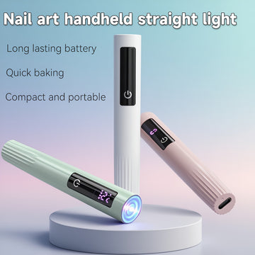 Esta lámpara de uñas de secado rápido con doble temporizador está diseñada para evitar que las manos se oscurezcan, cuenta con pantalla táctil, ofrece una larga duración de la batería con carga USB y es una lámpara recta portátil mini adecuada para viaje