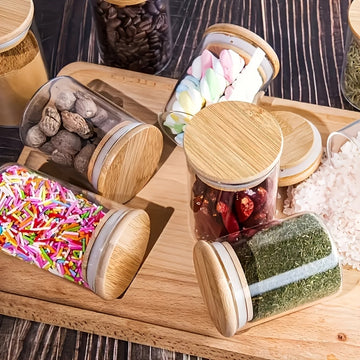 Un juego de 12 frascos de vidrio para especias, cada uno con una capacidad de 250 ml, con tapas y etiquetas de bambú, adecuado para almacenar especias, sellar alimentos y organizar condimentos de cocina.