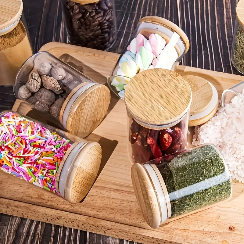 Un juego de 12 frascos de vidrio para especias, cada uno con una capacidad de 250 ml, con tapas y etiquetas de bambú, adecuado para almacenar especias, sellar alimentos y organizar condimentos de cocina.