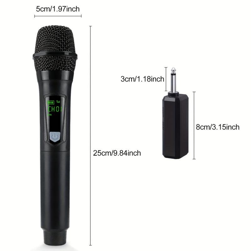 Este micrófono inalámbrico portátil y multifuncional cuenta con un diseño dinámico y viene con tres baterías recargables, lo que lo hace ideal para cantar al aire libre y hacer karaoke.