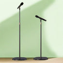 Soporte de micrófono ajustable para voces, discursos y presentaciones, con modificaciones de altura y ángulo.