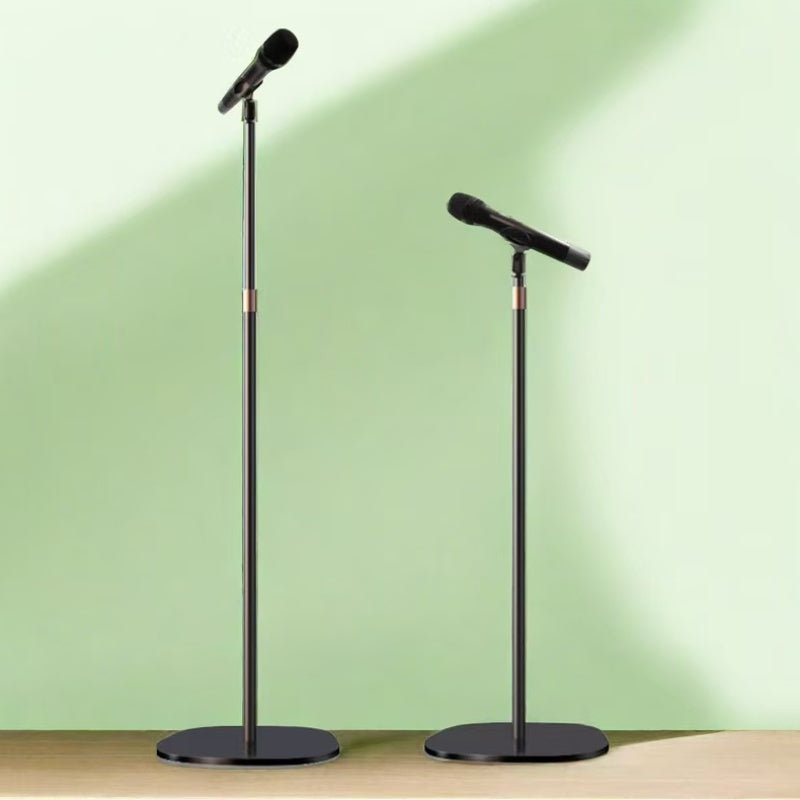 Soporte de micrófono ajustable para voces, discursos y presentaciones, con modificaciones de altura y ángulo.