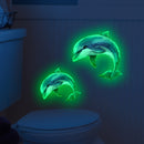 Pegatina de tapa de inodoro con diseño de delfín que brilla en la oscuridad - Autoadhesiva, decalcomanía de baño de PVC para decoración de inodoro, uso único, diseño temático del océano, decoración de baño | Tema náutico | Acabado brillante