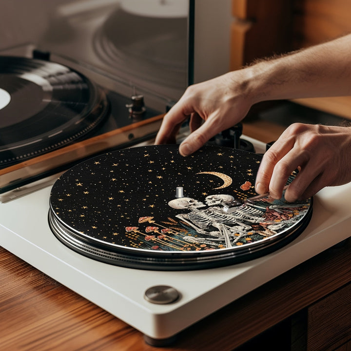 1pc Alfombrilla para Tocadiscos de Pareja Esqueleto, Tapete Mandala Floral para Reducir Estática y Ruido Mejorar Calidad del Sonido con Diseño de Plato para Vinilo