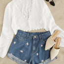 Shorts en mezclilla con bordado floral
