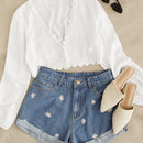 Shorts en mezclilla con bordado floral