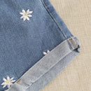 Shorts en mezclilla con bordado floral