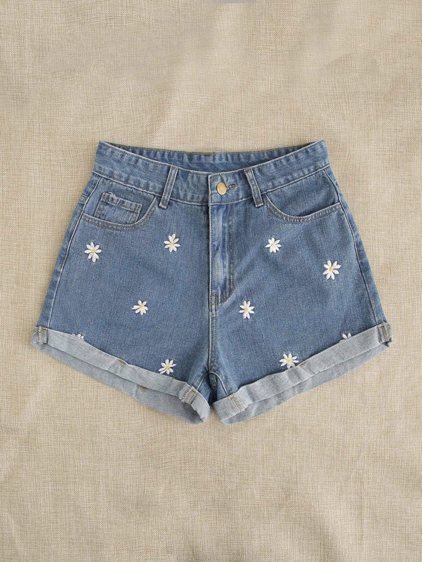 Shorts en mezclilla con bordado floral