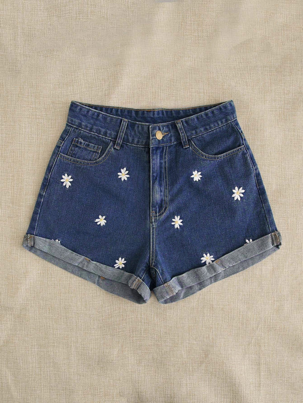 Shorts en mezclilla con bordado floral