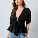 Top peplum de cintura con cordon de cuello profundo