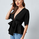 Top peplum de cintura con cordon de cuello profundo